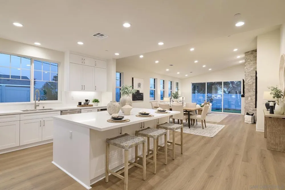 2 W Pine St Altadena, CA 91001