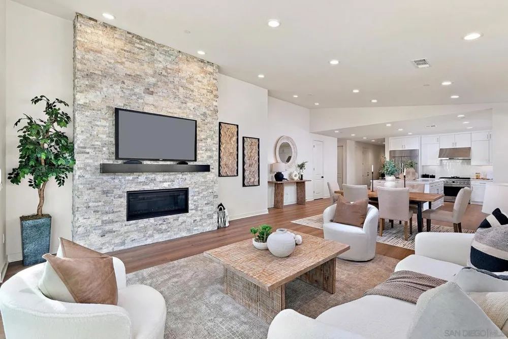 2 W Pine St Altadena, CA 91001
