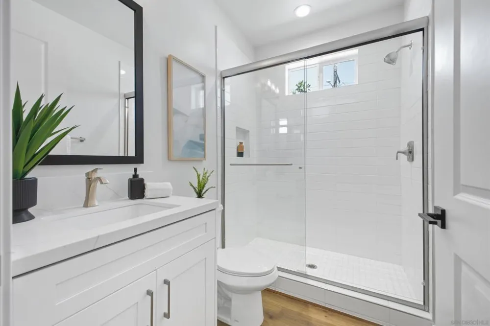 2 W Pine St Altadena, CA 91001