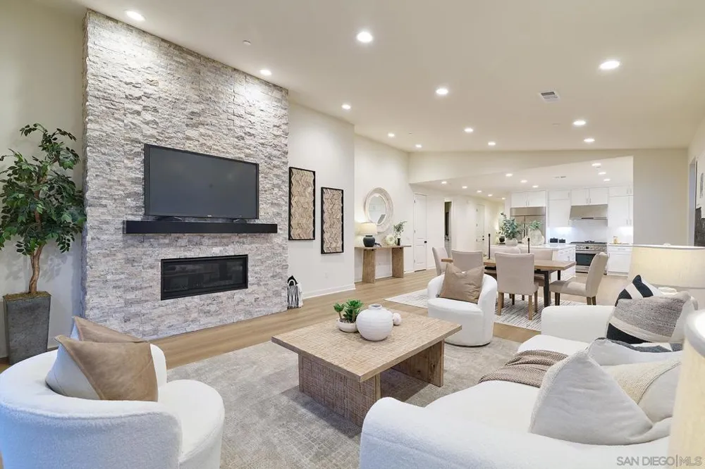 2 W Pine St Altadena, CA 91001