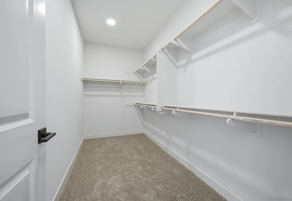 2 W Pine St Altadena, CA 91001