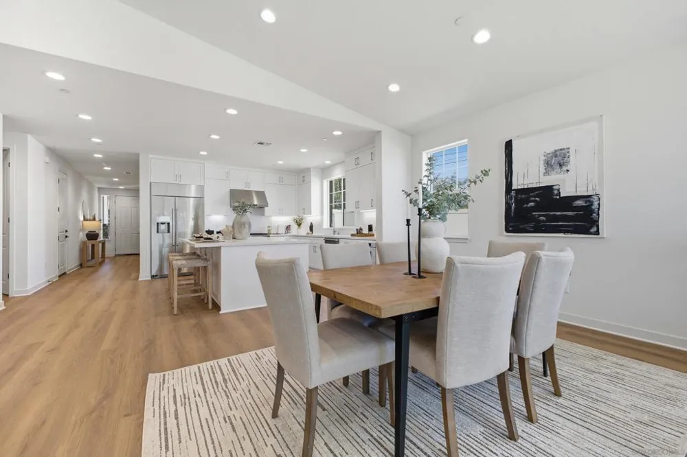 2 W Pine St Altadena, CA 91001