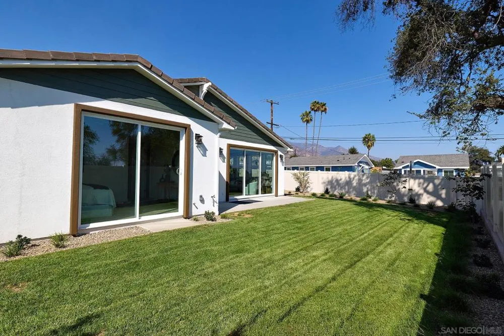 2 W Pine St Altadena, CA 91001