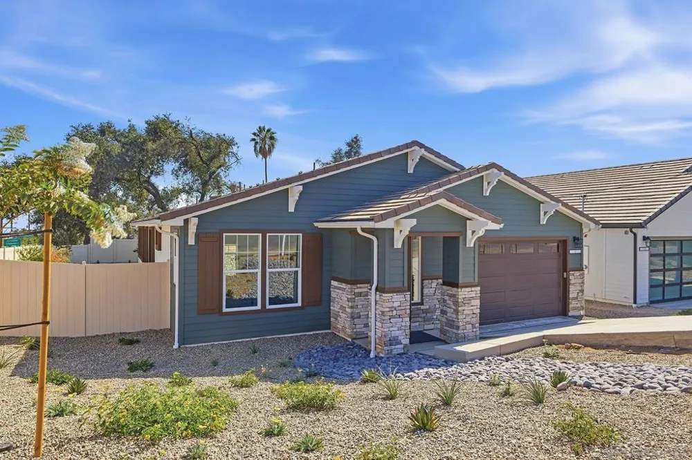 2 W Pine St Altadena, CA 91001