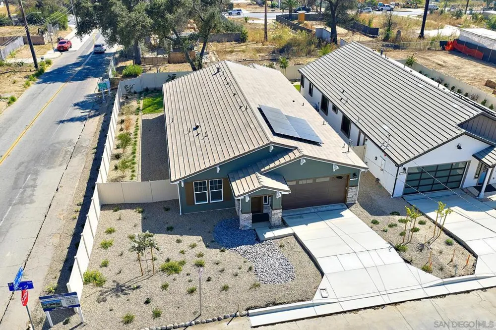 2 W Pine St Altadena, CA 91001