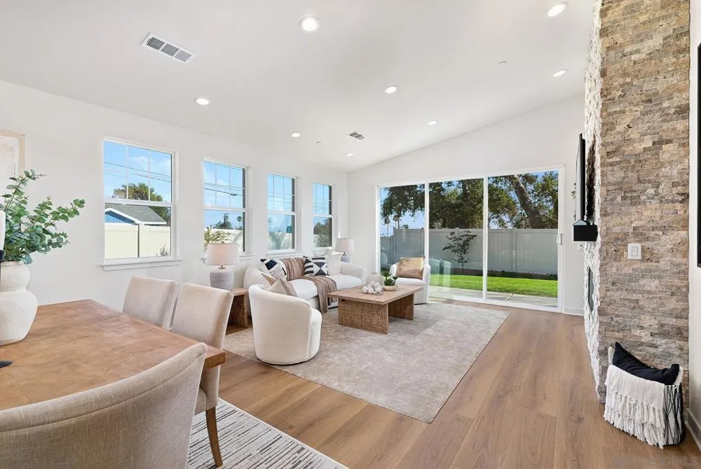 2 W Pine St Altadena, CA 91001
