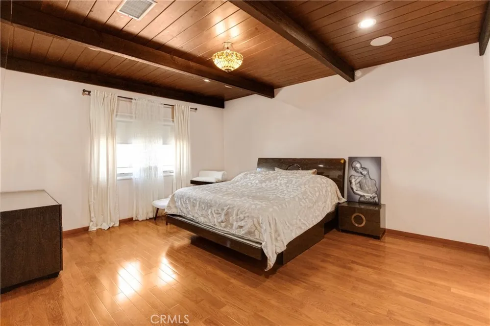10768 Wheatland Shadow Hills, CA 91040