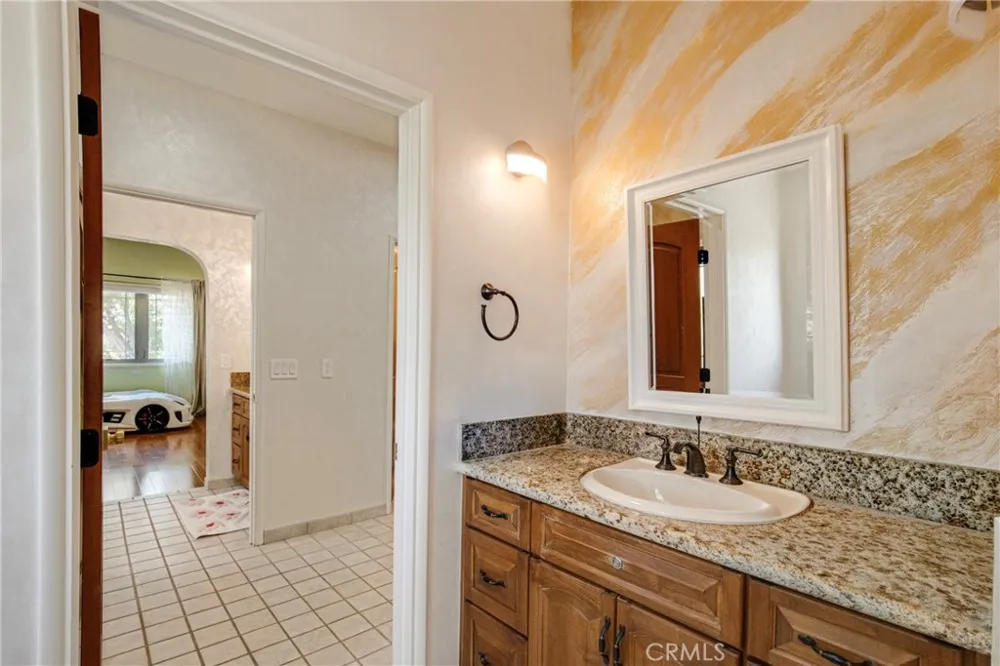 10768 Wheatland Shadow Hills, CA 91040