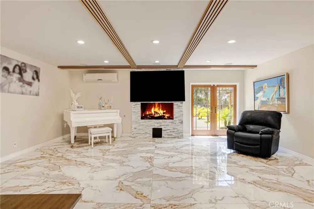 10768 Wheatland Shadow Hills, CA 91040