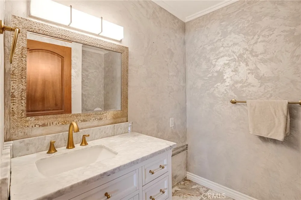 10768 Wheatland Shadow Hills, CA 91040