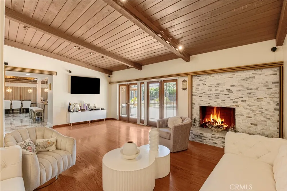 10768 Wheatland Shadow Hills, CA 91040