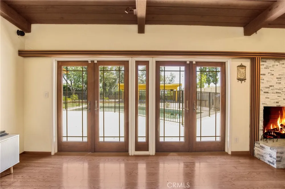 10768 Wheatland Shadow Hills, CA 91040