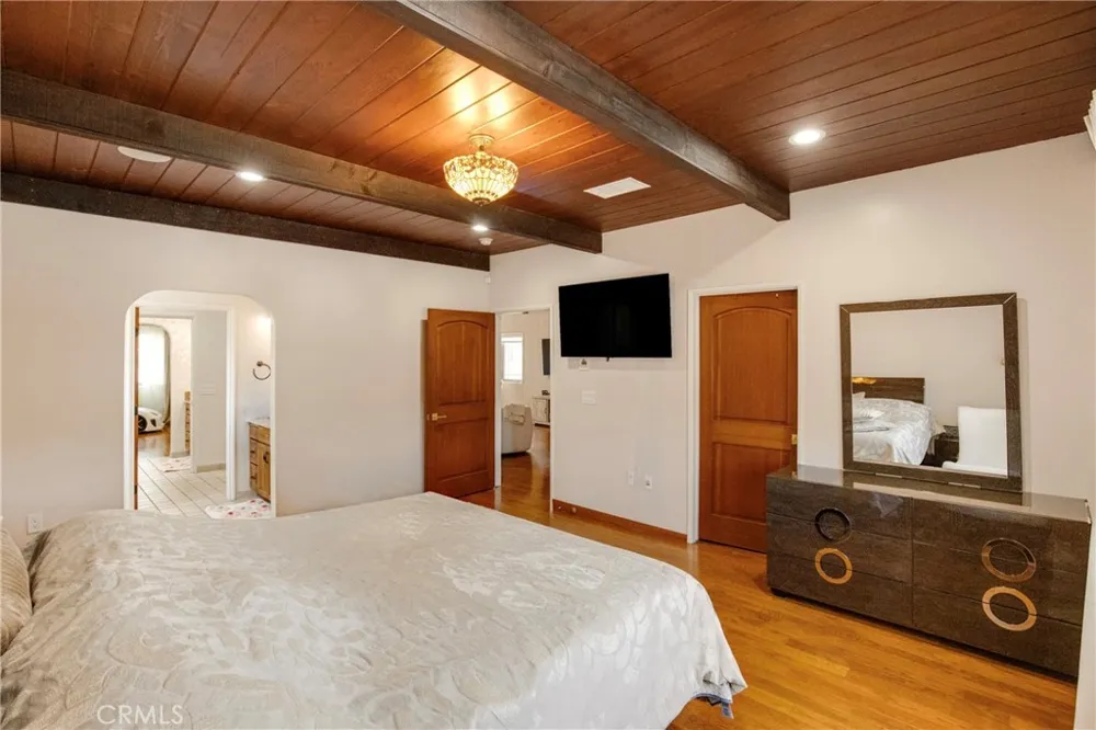 10768 Wheatland Shadow Hills, CA 91040