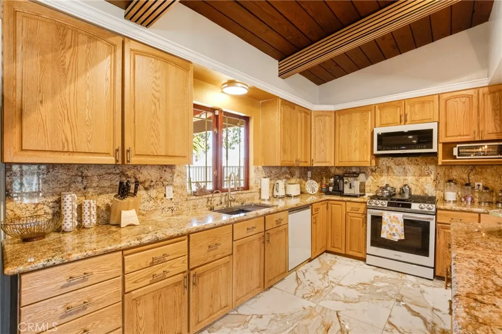10768 Wheatland Shadow Hills, CA 91040