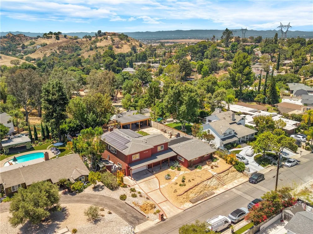 10768 Wheatland Shadow Hills, CA 91040