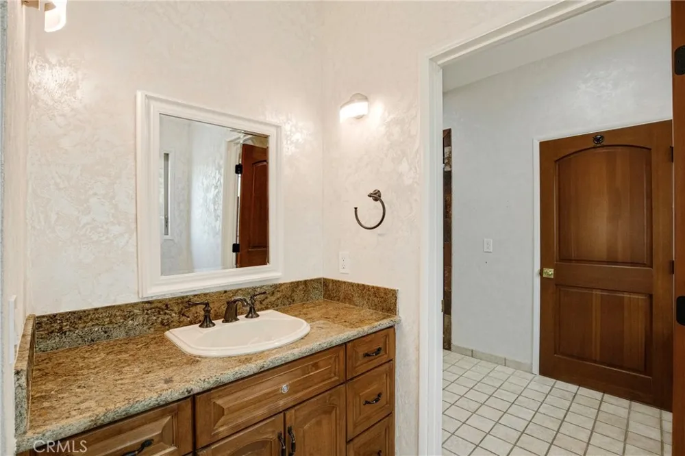 10768 Wheatland Shadow Hills, CA 91040
