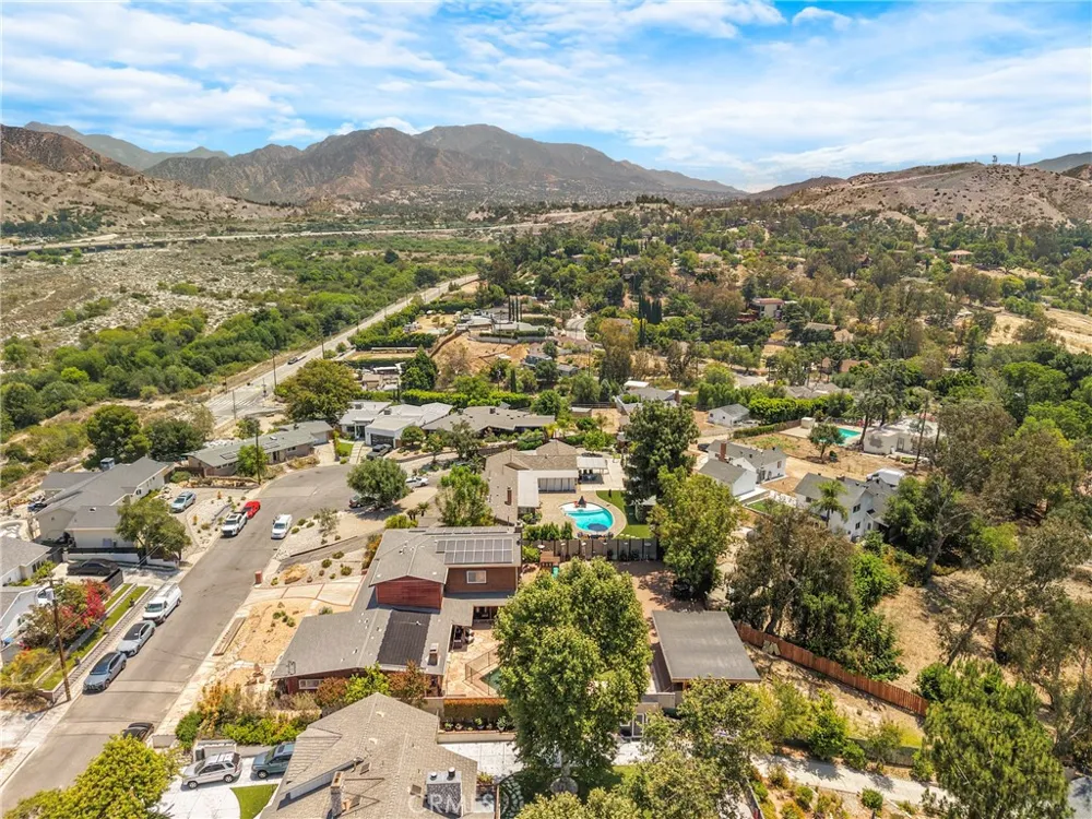 10768 Wheatland Shadow Hills, CA 91040