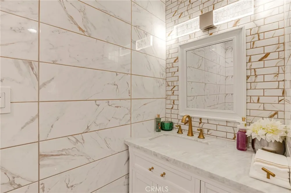 10768 Wheatland Shadow Hills, CA 91040