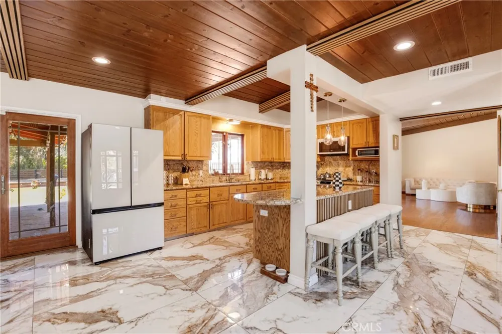 10768 Wheatland Shadow Hills, CA 91040