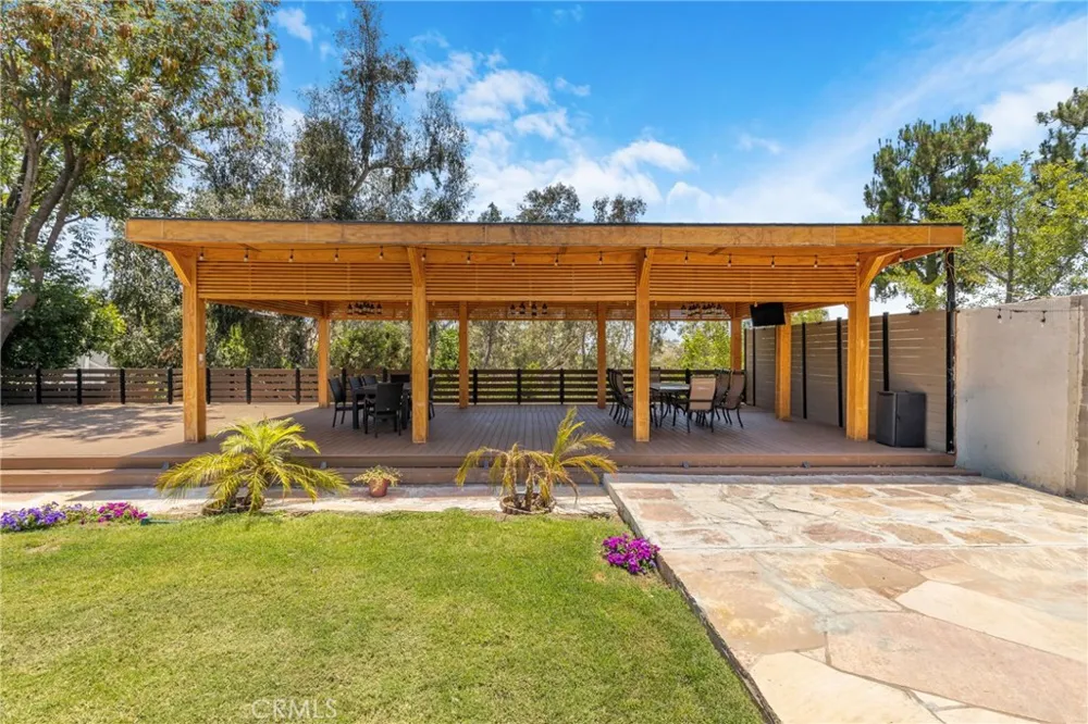 10768 Wheatland Shadow Hills, CA 91040