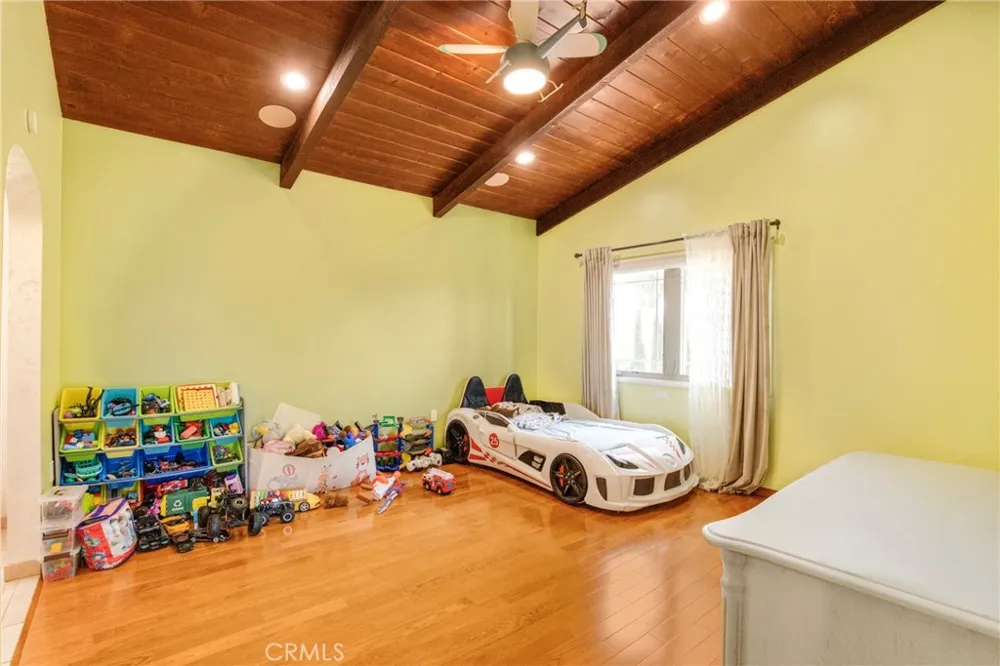10768 Wheatland Shadow Hills, CA 91040