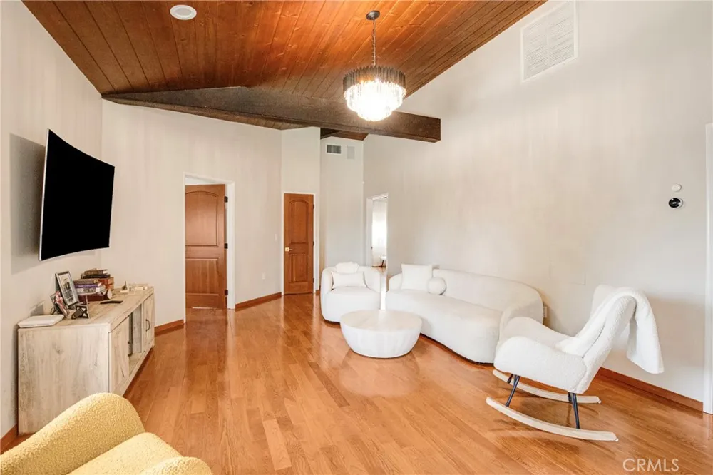 10768 Wheatland Shadow Hills, CA 91040