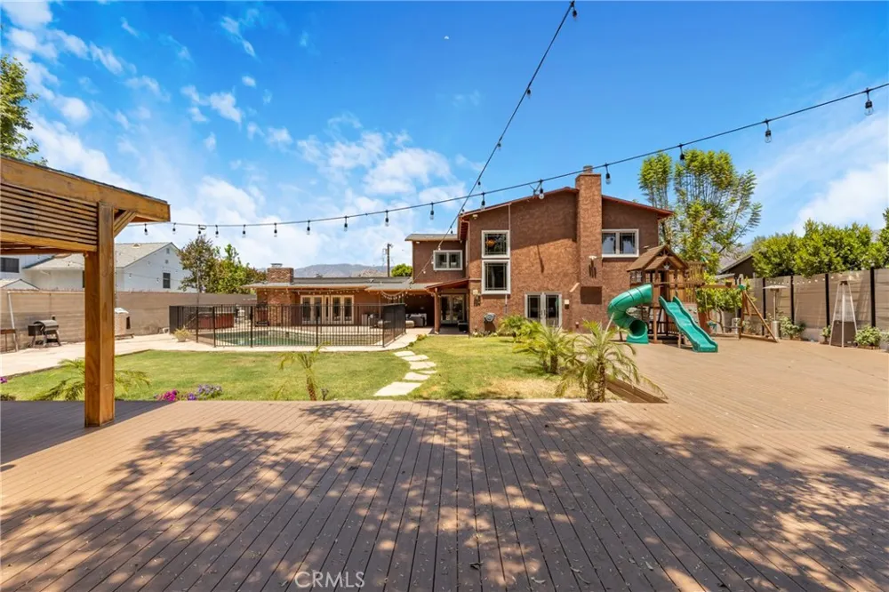 10768 Wheatland Shadow Hills, CA 91040