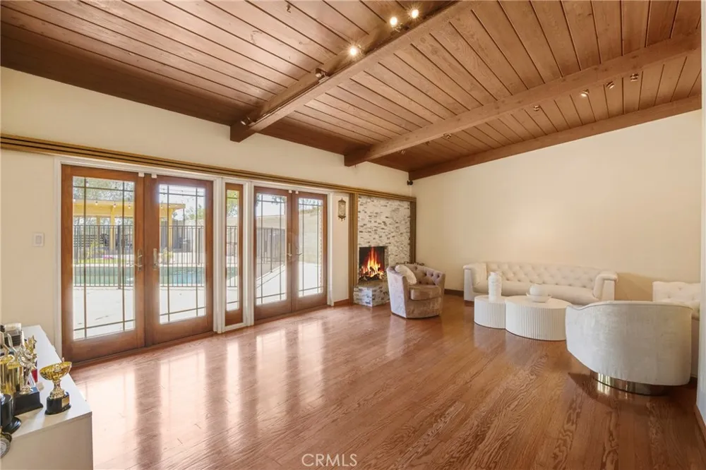 10768 Wheatland Shadow Hills, CA 91040