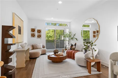218 El Molino Avenue #207