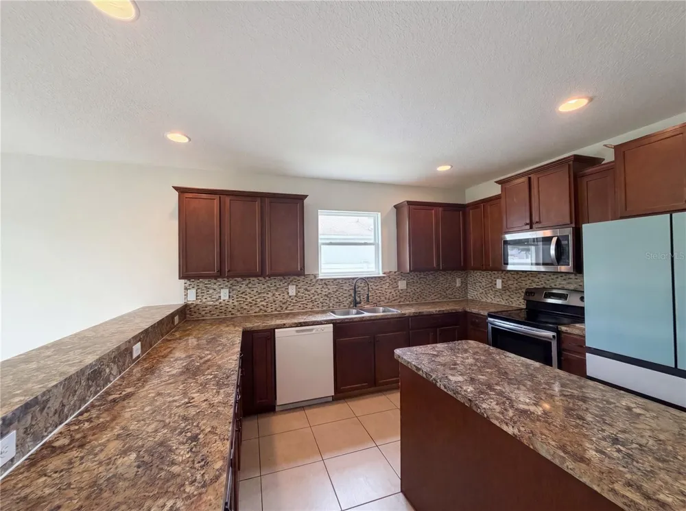 4876 GRASSY KNOLL DRIVE Tavares, FL 32778