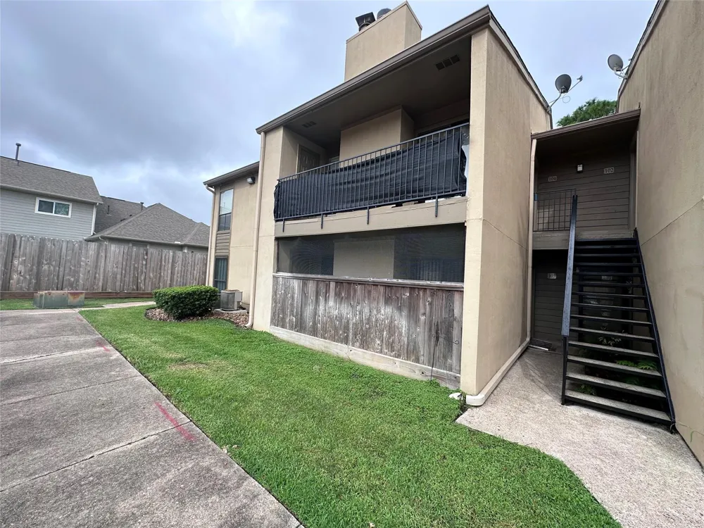3300 Pebblebrook Drive #104 Seabrook, TX 77586
