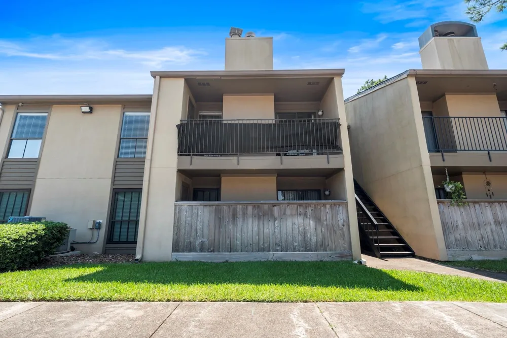 3300 Pebblebrook Drive #104 Seabrook, TX 77586