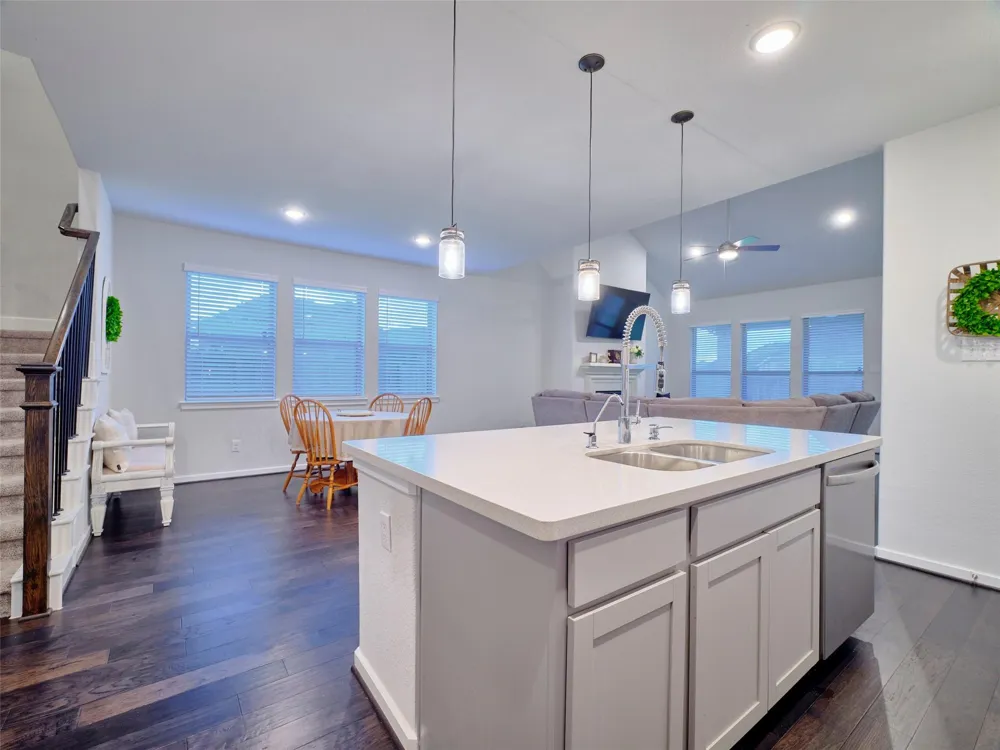 400 Beken Cove Lane La Porte, TX 77571