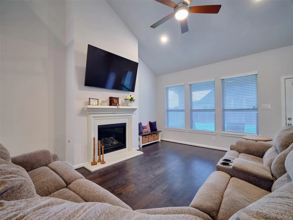 400 Beken Cove Lane La Porte, TX 77571