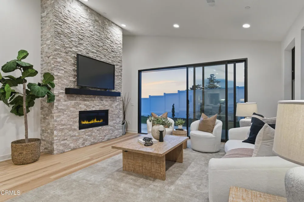 16 W Pine Street Altadena, CA 91001