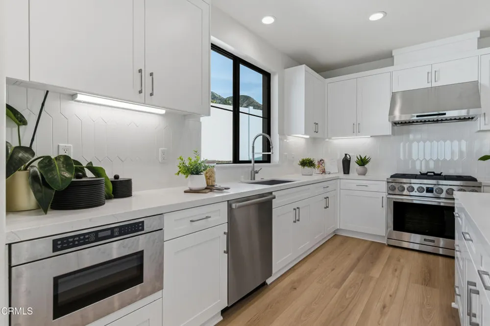 16 W Pine Street Altadena, CA 91001