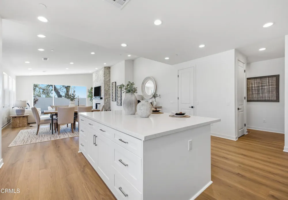 16 W Pine Street Altadena, CA 91001