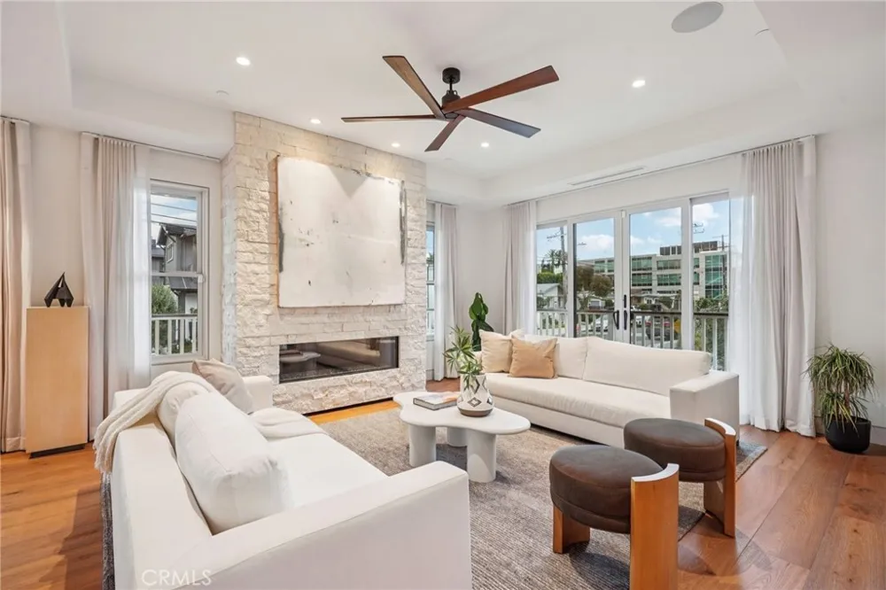 2965 La Carlita Place Hermosa Beach, CA 90254