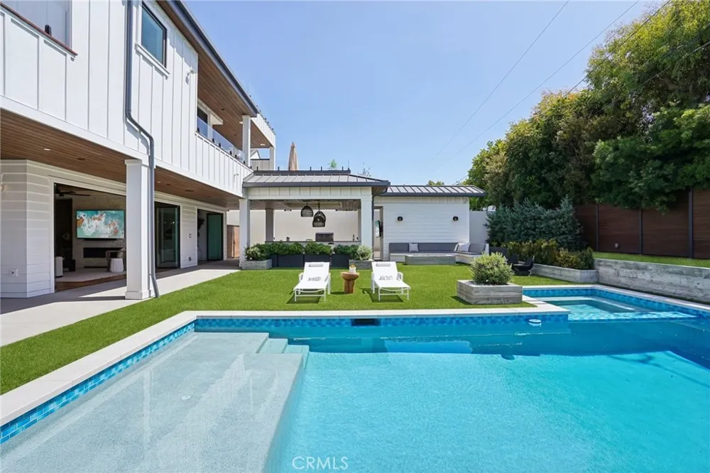 2965 La Carlita Place Hermosa Beach, CA 90254