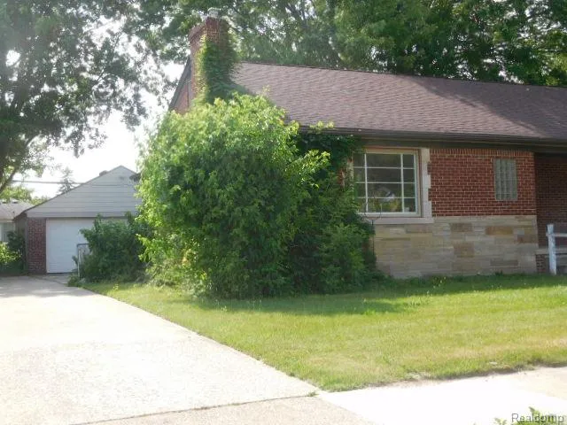 23855 Couzens Avenue Hazel Park City, MI 48030