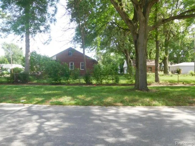23855 Couzens Avenue Hazel Park City, MI 48030