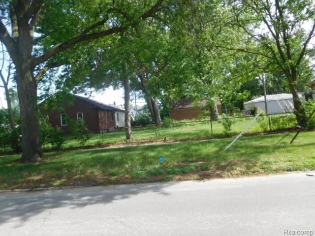 23855 Couzens Avenue Hazel Park City, MI 48030