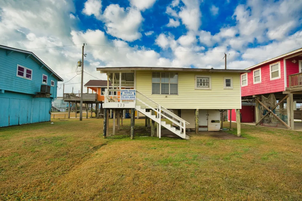 123 Sandpiper Avenue Surfside Beach, TX 77541