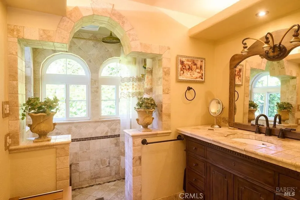 19400 Scenic Drive Redwood Valley, CA 95470