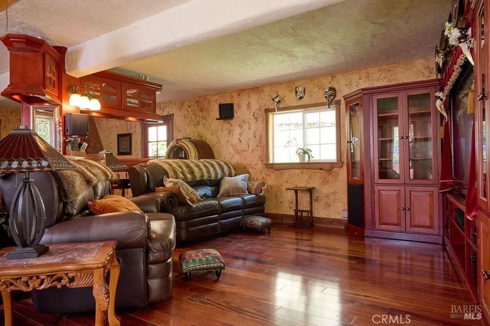 19400 Scenic Drive Redwood Valley, CA 95470