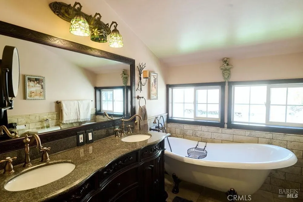 19400 Scenic Drive Redwood Valley, CA 95470