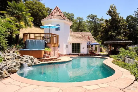 19400 Scenic Drive