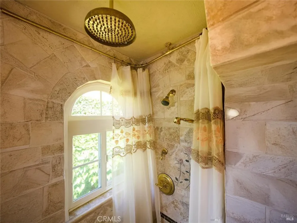 19400 Scenic Drive Redwood Valley, CA 95470