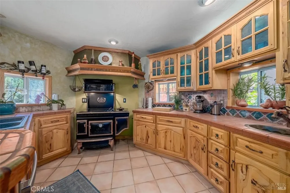 19400 Scenic Drive Redwood Valley, CA 95470