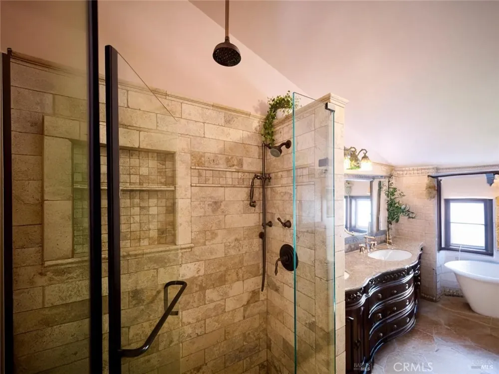 19400 Scenic Drive Redwood Valley, CA 95470